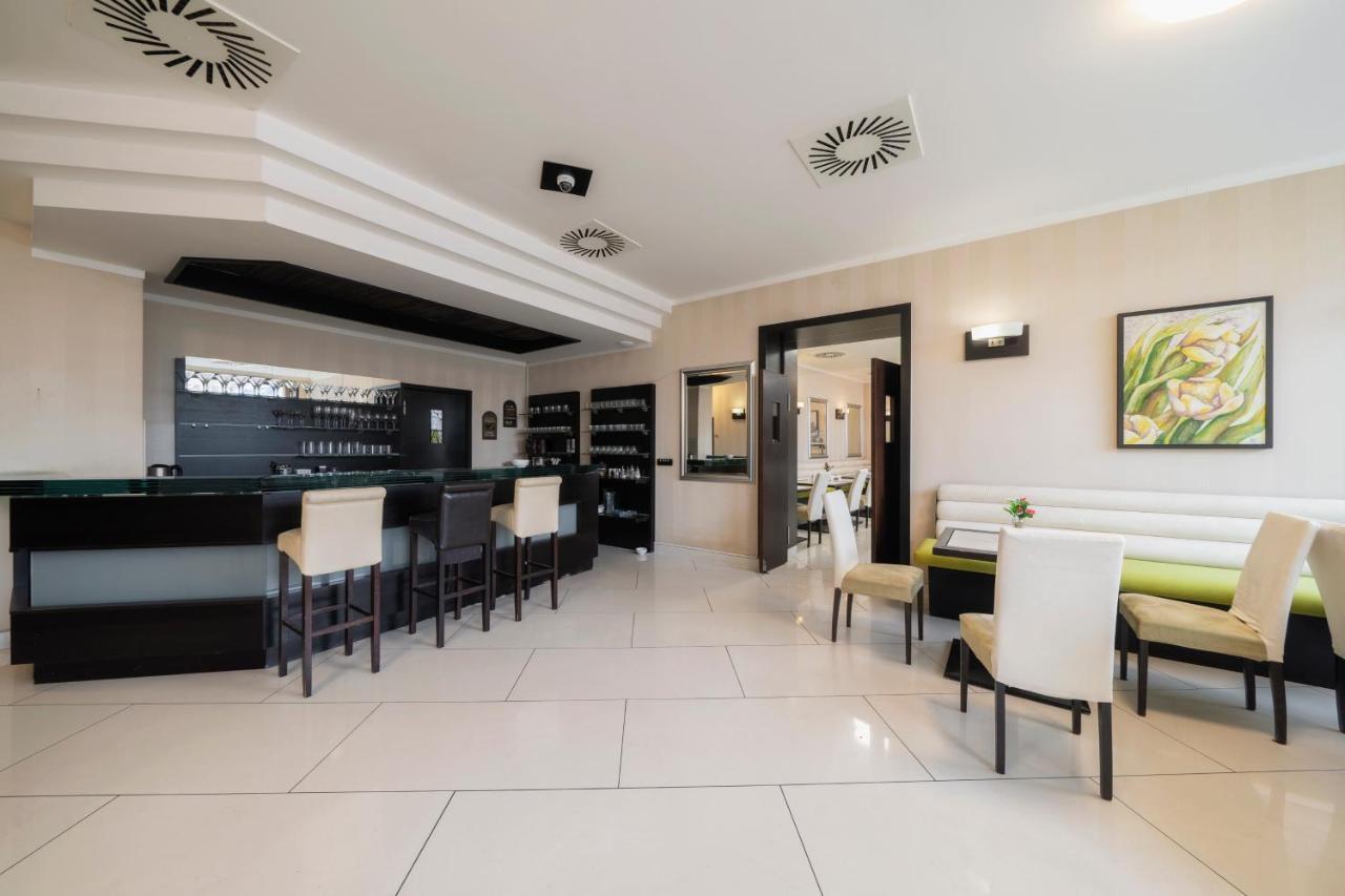 Hotel Astory Plzen Exterior photo
